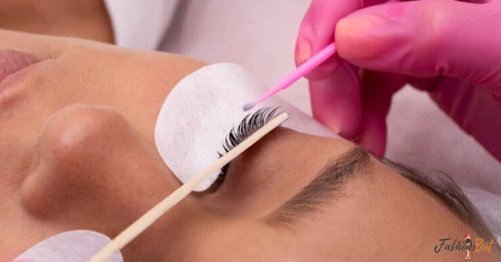 Everything You Need to Know About Eyelash Tinting